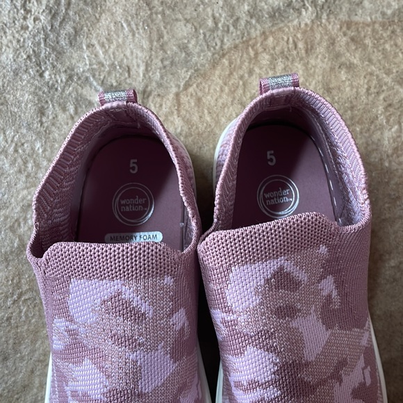 + nwot + WONDER NATION Pink Camo Sneakers - Picture 5 of 7